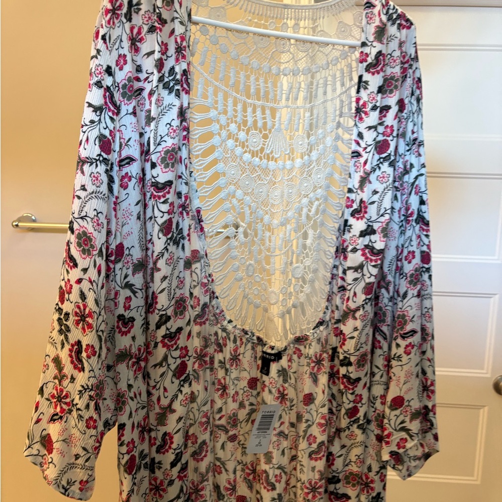 New With Tags Torrid Off-White and Pink Floral Lace-Back Kimono/Over-piece